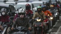 Tak hanya TOL dalam kota, jalan non TOL juga terdampak kemacetan.