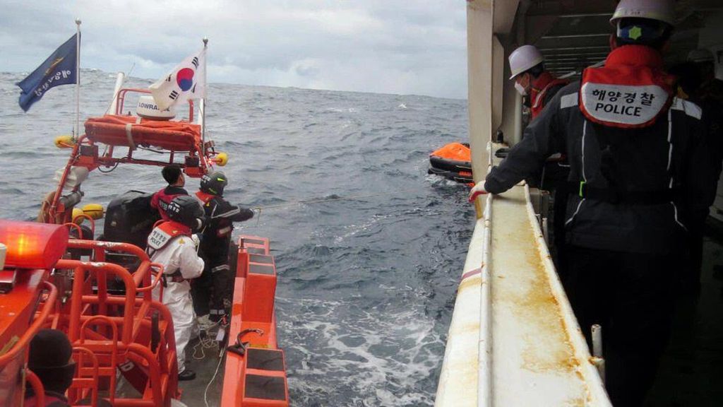 Kapal Kargo Tenggelam di Perairan Jepang-Korsel, 8 Orang Hilang