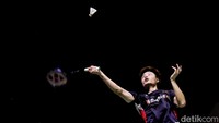 Kento Momota menghadapi Shi Yu Qi pada babak pertama (32 besar) Indonesia Masters 2023 di Istora Senayan, Jakarta, Rabu (25/1/2023).   