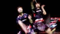 Kento Momota tumbang dua gim langsung dari Shi Yu Qi dengan skor cukup menyakitkan 21-18 dan 21-7.  