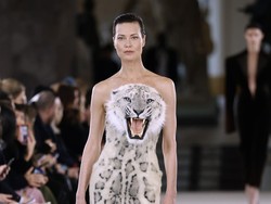 10 Koleksi Busana Couture Schiaparelli 2023, Ada Hiasan Kepala Hewan