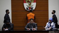 Kasus ini bermula ketika mantan Gubernur Aceh Irwandi Yusuf ditetapkan sebagai tersangka penerima gratifikasi. Irwandi diduga menerima gratifikasi Rp 32 miliar terkait proyek dermaga Sabang.