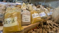 Jamu bubuk ini bisa dibeli Rp 20.000 per 100 gram. Cara menyeduhnya seperti kopi bubuk dan diminum tanpa ampasnya.