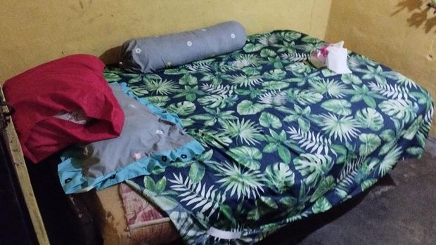 Bilik sederhana yang digunakan salah satu PSK di lokalisasi Danau Tempe untuk melayani tamu.