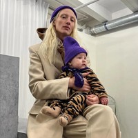 Maggie Maurer melahirkan putri pertamanya, Nora-Jane, pada 31 Juli 2022. Masih berusia 6 bulan, sang buah hati memang harus disusui sesering mungkin agar bisa tumbuh sehat. Foto: Instagram/@maggiejoymaurer