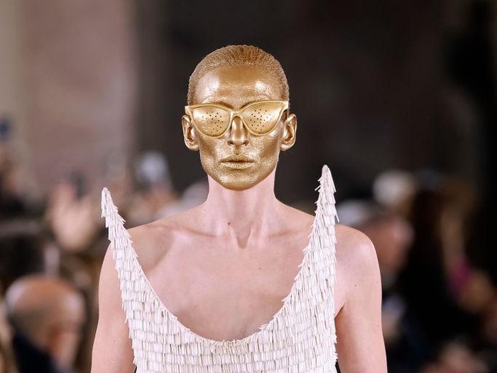 Maggie maurer (EDITORIAL USE ONLY - For Non-Editorial use please seek approval from Fashion House) A model walks the runway during the Schiaparelli Haute Couture Spring Summer 2023 show as part of Paris Fashion Week on January 23, 2023 in Paris, France.