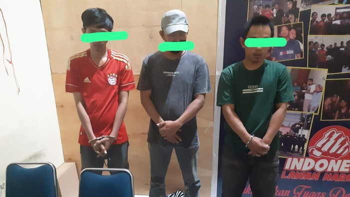 Tiga pria di Kabupaten Mamuju, Sulawesi Barat (Sulbar) ditangkap atas kasus penyalahgunaan narkoba jenis sabu.