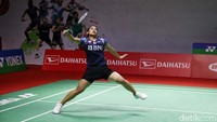 Gregoria mengikuti jejak tunggal putri Indonesia lainnya, Putri Kusuma Wardani juga yang melaju ke babak kedua. Putri yang lolos ke babak pertama lewat kualifikasi tampil luar biasa mengatasi Aya Ohori (Jepang). Putri bisa mengalahkan Ohori lewat laga yang begitu ketat. Putri menang dengan rubber game 21-17,23-25, 23-21. Putri mengakhiri perlawanan Ohori dalam waktu 88 menit.