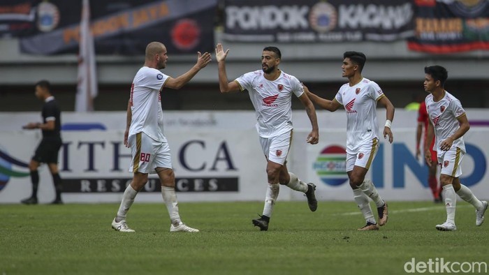 Persija Jakarta sukses menaklukkan PSM Makassar. Hasil positif itu mengantarkan Macan Kemayoran menggusur Juku Eja dari posisi puncak klasemen Liga 1.