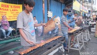 Sate Haji Ishak Pasar Lama Tangerang, Berumur 75 dan Tetap Pilihan Top!