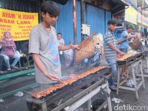 Sate Haji Ishak Pasar Lama Tangerang, Berumur 75 dan Tetap Pilihan Top!