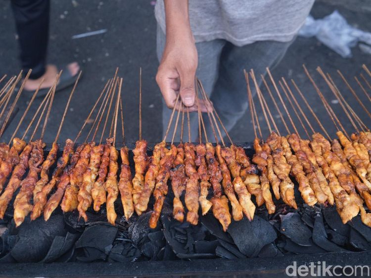 Nikmatnya Sate H. Ishak di Pasar Lama Tangerang
