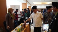 Zulhas pun tak sungkan menjelaskan langkah-langkah strategis yang Ia dan Kemendag sedang kerjakan, antara lain berupaya menyambungkan pelaku UMKM dengan ritel modern.  