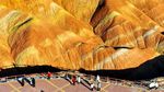 Menikmati Keindahan Gunung Pelangi di Zhangye China