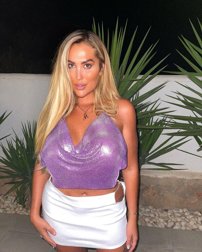 Michelle yang terlahir dengan nama Mitch memang melakukan transformasi sejak muda. Transgender berusia 27 tahu tersebut merasa dirinya wanita sejak kecil dan mulai terapi hormon sejak berusia 14 dan operasi payudara di usia 17. Ia kemudian berganti nama secara legal dan operasi kelamin. Foto: Instagram Michelle Alexandra