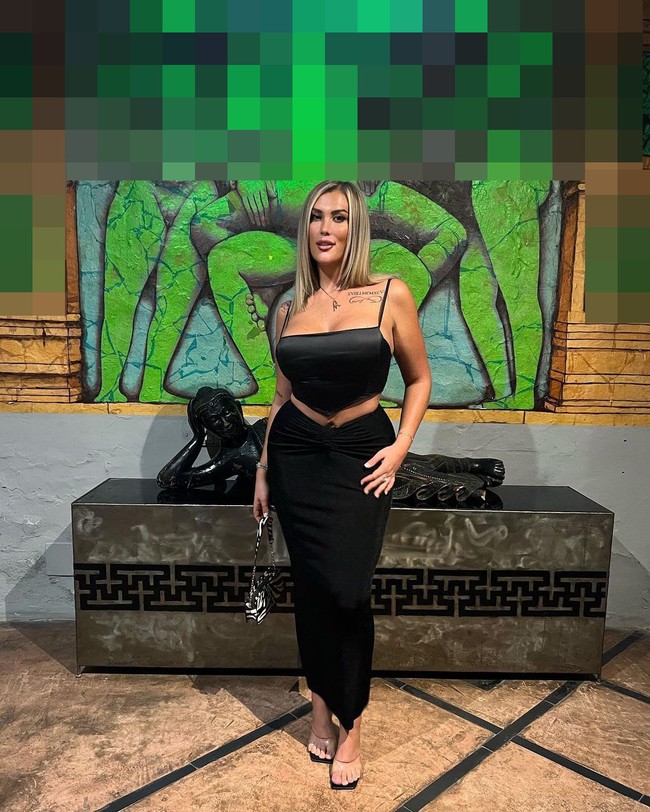 Ia mengaku tidak pernah berniat untuk mengelabui para mantan tapi memang tidak selalu jujur bahwa dirinya transgender.  Ketika muda, aku berkencan satu atau dua hari dengan pria-pria yang tidak tahu aku dan tidak akan menemuiku lagi. Sekarang mereka melihatku dan mereka marah, katanya. Foto: Instagram Michelle Alexandra