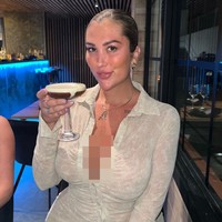 Karena itu, Michelle mengaku takut untuk kembali ke Inggris. Meski sudah memblokir akun orang-orang yang mengancamnya, Michelle khawatir ia akan bertemu mereka atau secara sengaja dicari. Aku sudah memblokir mereka yang mengirimiku pesan mengancam tapi jika mereka terus melakukannya, aku terpaksa akan lapor polisi, tuturnya. Foto: Instagram Michelle Alexandra