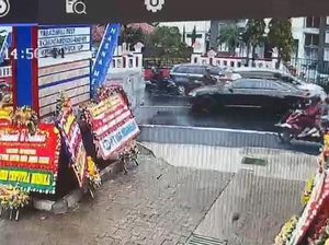 Video CCTV Mobil Diduga Penabrak Mahasiswi hingga Tewas di Cianjur