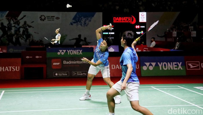 Momen Apri/Fadia Menang Mudah di Babak Pertama Indonesia Masters 2023 Apriyani Rahayu/Siti Fadia Silva Ramadhanti tak menghadapi hambatan berarti di laga pertama Indonesia Masters 2023. Apri/Fadia menang mudah atas wakil Taiwan di Istora Senayan, Jakarta, Rabu (25/1/2023).