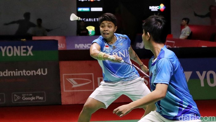 Momen Apri/Fadia Menang Mudah di Babak Pertama Indonesia Masters 2023 Apriyani Rahayu/Siti Fadia Silva Ramadhanti tak menghadapi hambatan berarti di laga pertama Indonesia Masters 2023. Apri/Fadia menang mudah atas wakil Taiwan di Istora Senayan, Jakarta, Rabu (25/1/2023).