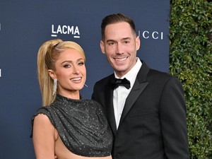 7 Artis yang Punya Anak Lewat Rahim Pengganti, Terbaru Paris Hilton