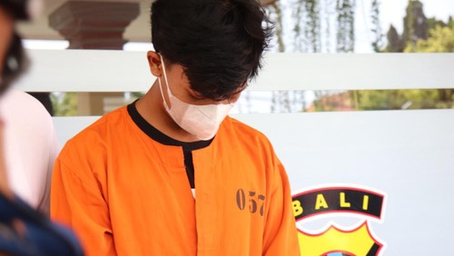 Polres Buleleng mengungkap kronologi video mesum pria dan remaja perempuan di Buleleng. Video itu viral dibagikan di WhatsApp dan grup sekolah remaja perempuan.