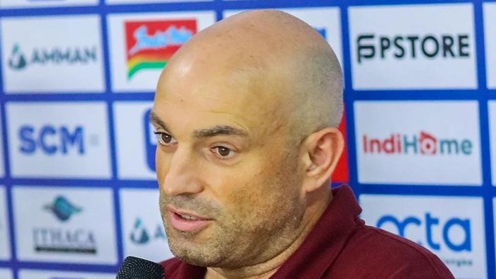 Pelatih PSM Makassar Bernardo Tavares pada sesi konferensi pers jelang laga melawan Persija Jakarta di Liga 1.