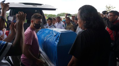 Jenazah Perempuan yang Dibakar Warga Dilepas Pemkot Sorong