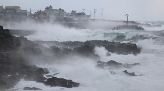 Salju Lebat Bikin Pesawat Gagal Terbang, Ribuan Orang Terkurung di Pulau Jeju