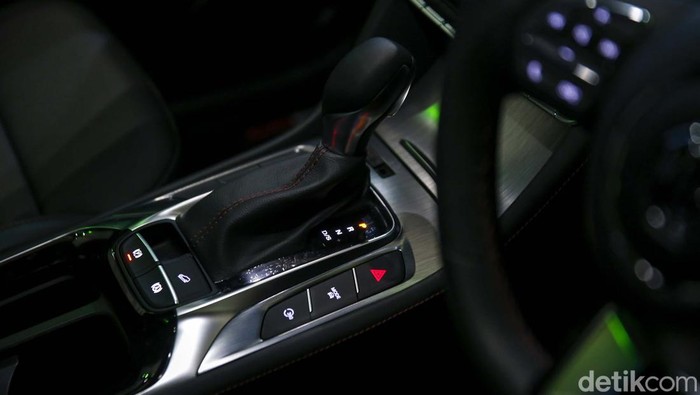 Perkenalkan MG New HS, Penantang Wuling Almaz hingga CR-V Morris Garage (MG) resmi meluncurkan SUV terbaru mereka, New HS, di Jakarta pada Rabu (25/1/23). Brand asal Inggris ini siap menantang Wuling Almaz hingga CR-V.