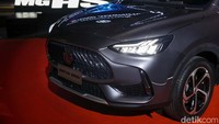 Sebagai versi facelift, HS masih membawa basis mesin dan platform yang sama dengan model sebelumnya. Namun untuk tampilan, New MG HS berubah cukup radikal.