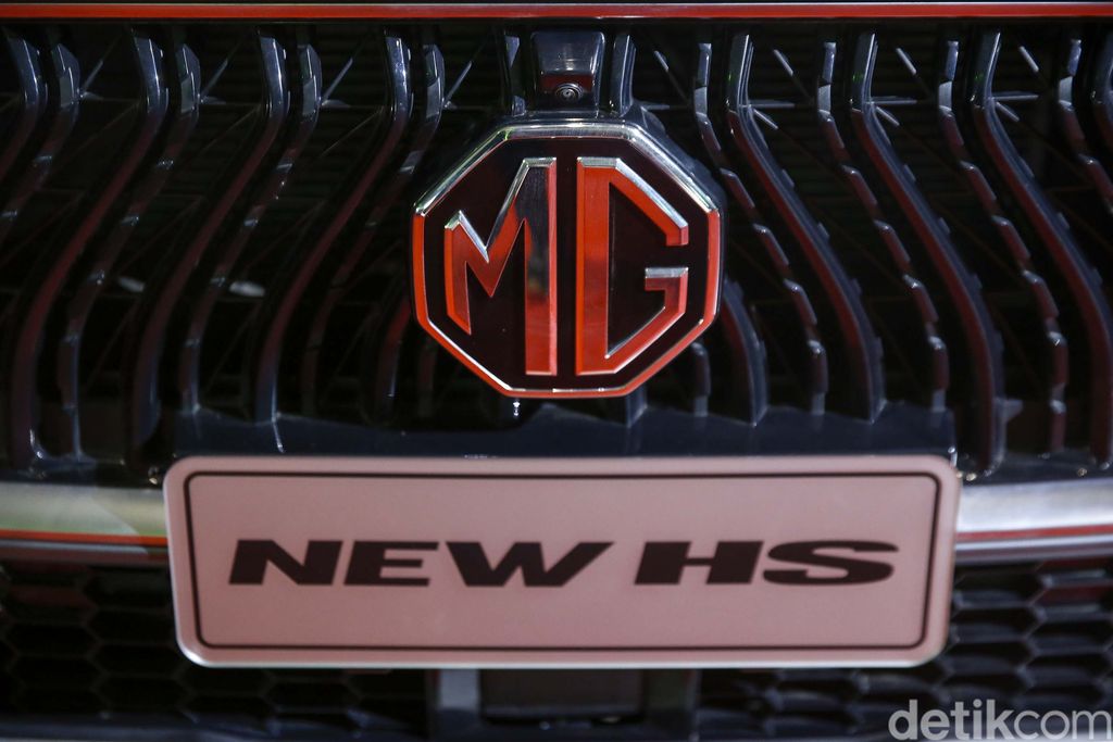 Morris Garage (MG) resmi meluncurkan SUV terbaru mereka, New HS, di Jakarta pada Rabu (25/1/23). Brand asal Inggris ini siap menantang Wuling Almaz hingga CR-V.