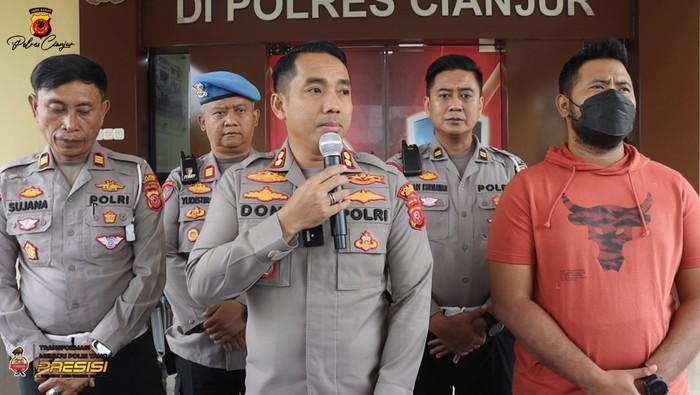 Polres Cianjur menyatakan mahasiswi bernama Selvi Amalia Nuraeni tewas akibat tertabrak mobil Audi A8 di daerah Cianjur, Jawa Barat (Jabar). Mobil tersebut diduga menggunakan pelat nomor polisi (nopol) palsu. (dok Istimewa)