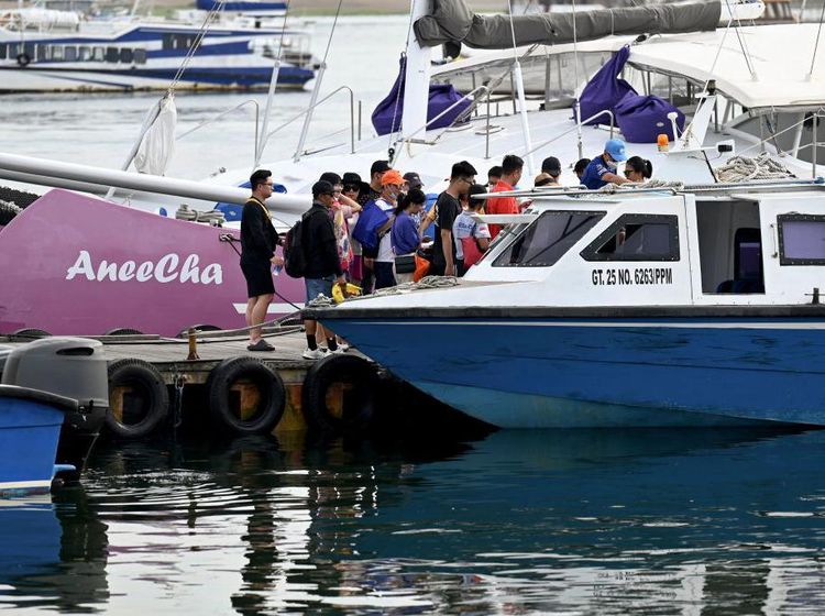Dermaga Penyeberangan di Bali Diserbu Turis China