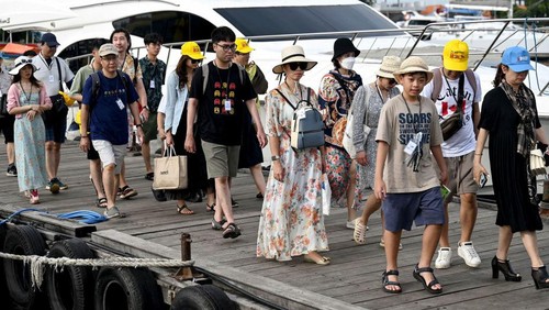 Chinese tourists board a fast boat for their trip from Serangan Island to Lombok Island in Denpasar, on Indonesias resort island of Bali, on January 25, 2023. (Photo by SONNY TUMBELAKA / AFP) (Photo by SONNY TUMBELAKA/AFP via Getty Images)
