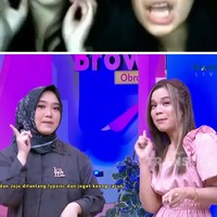 Nama Sinta Nurmansyah dan JoJoevita Adityasari mulai dikenal publik usai aksi lipsync membawakan lagu Keong Racun meluas di media sosial pada 2010. Saat itu sosok keduanya langsung melejit di dunia hiburan Tanah Air dan jadwal mereka mendadak padat karena diundang sebagai bintang tamu di berbagai kesempatan. Foto: Dok. Youtube Trans Tv Official.