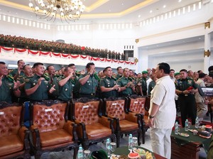 Perkuat Komando Teritorial, Prabowo Serahkan 100 Motor ke Babinsa di Semarang