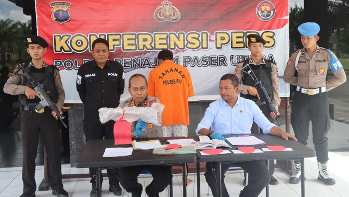 Pria di Penajam Paser Utara membunuh rekannya gegara tak diberi minum saat bertamu.