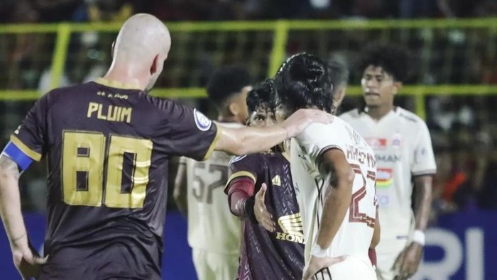 PSM Makassar menyerah 2-4 dari Persija Jakarta di Liga 1.