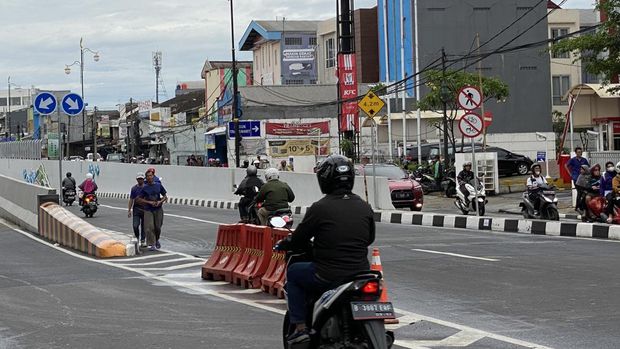 Nongkrong di underpass berbahaya, kini rambu lalu lintas dipasang di underpass Dewi Sartika, Depok.