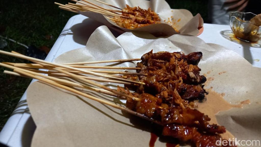 Sensasi Asin Manis Pedas dalam Setusuk Sate Ayam Khas Subang