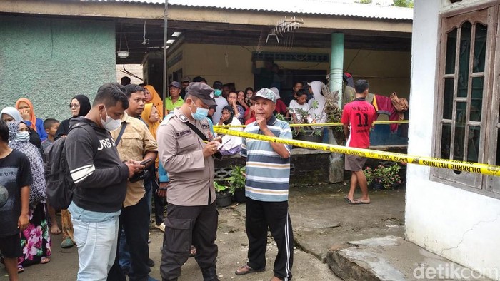 Seorang pria di Sergai, Sumut ditemukan tewas membusuk di dalam kamarnya.