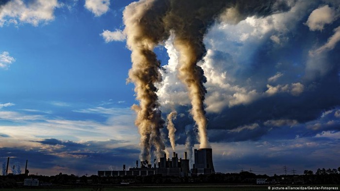 Hari Pengurangan Emisi CO2 Internasional jatuh pada 28 Januari. Hal ini untuk meningkatkan kesadaran masyarakat akan emisi yang menurunkan kualitas udara di bumi.