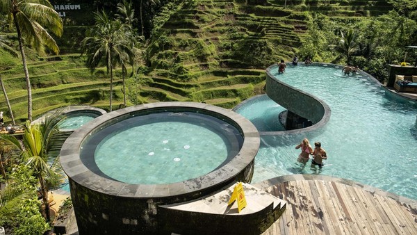 Wisatawan juga bisa bermain sepeda atau ayunan ekstrim, berenang, dan membeli kopi luwak di Alas Harum Store. (Getty Images/Agung Parameswara) Wisatawan juga bisa bermain sepeda atau ayunan ekstrim, berenang, dan membeli kopi luwak di Alas Harum Store. (Getty Images/Agung Parameswara)