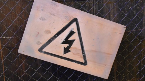 Ilustrasi simbol listrik.