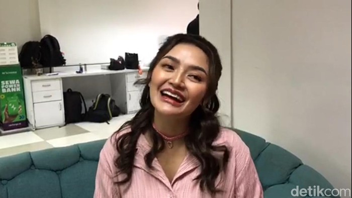Siti Badriah saat ditemui di kawasan Trans TV.