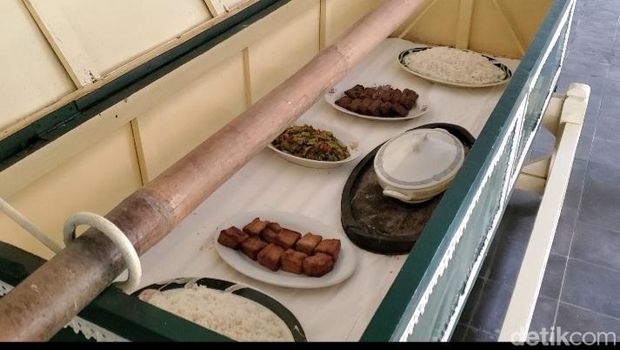 Pawon Ageng Keraton Jogja ini menyajikan menu Dhahar Dalem atau sajian khusus untuk Sultan dan keluarga. Lokasinya berada di barat Pelataran Kemagangan. Foto diambil Jumat (20/1/2023).