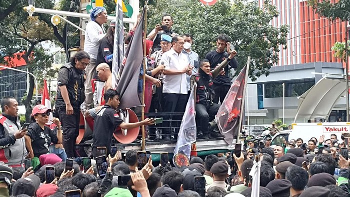Temui Pendemo, Anggota DPRD DKI Didesak Massa Aksi Driver Ojol Tolak ERP