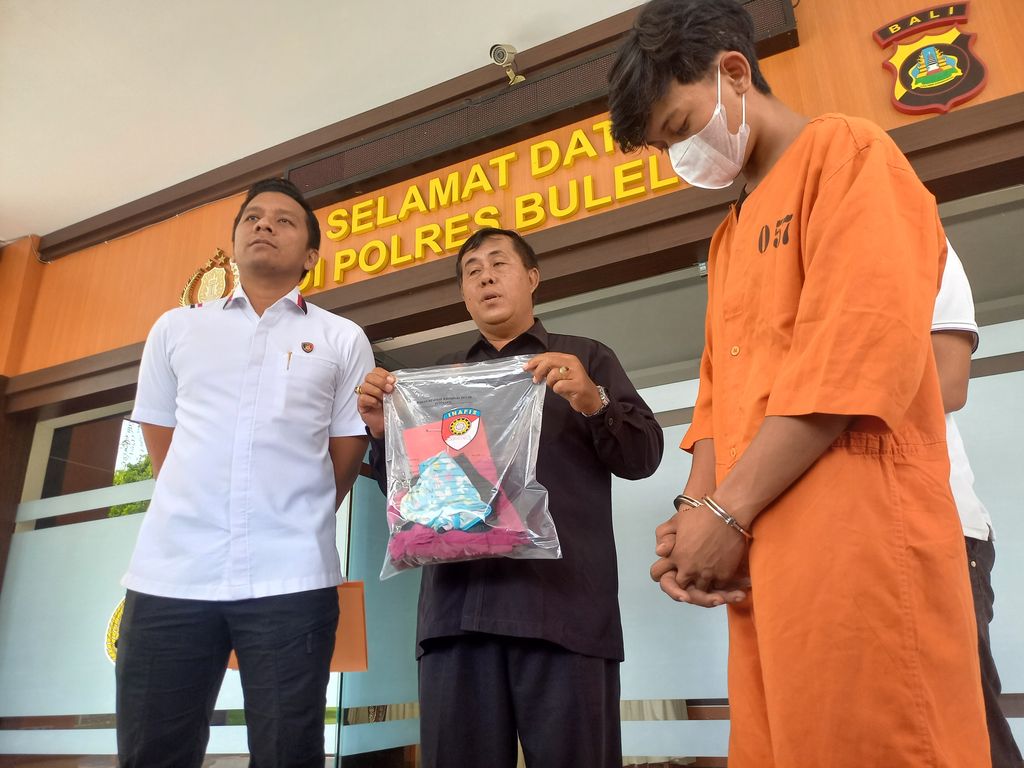 Komang P (19), tersangka pencabulan remaja di Buleleng, membantah menyebar video mesum yang berakhir viral di WhatsApp dan grup teman-teman sekolah korban.