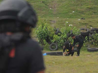 Duar! Gegana Meledakkan Mortir yang Ditemukan Warga Klaten